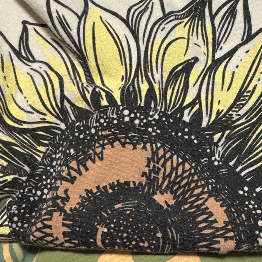 Bundle of KINDNESS graphic tshirts - lot of 6 - Picture 8 of 9